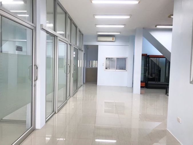 ขายโฮมออฟฟิศ 1 ห้องนอน 400 ตร.ม. 33 ตร.ว. เขตบางกะปิ