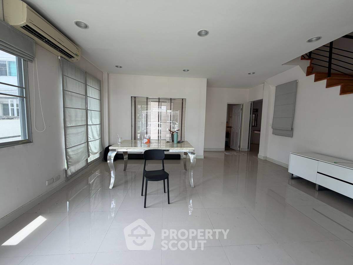 picture 4-BR House For Sale, Life Bangkok Boulevard-Ramintra (142 Sqm) (ID 1931559) - 1/29