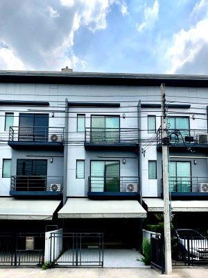 Townhouses for sale Bangkok : For Sale Townhouse/Townhome  , Baan Klang Muang Rama 9 - On Nut , Prawet , Prawet , Bangkok , CX-177911 ✅ Live chat with us ADD LINE @connexproperty ✅