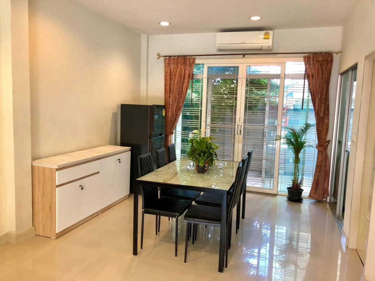 รูป บ้านว่าง มาใหม่ !!   ให้เช่า ทาวน์โฮม บ้านกลางเมือง สาทร-ตากสิน 1 หลังมุม หน้าบ้านไม่ชนใคร ส่วนตัวมากกก  ขาเข้าสาทร ใกล้BTSวุฒากาศ เพียง 200 เมตร - รูปที่ 4/15