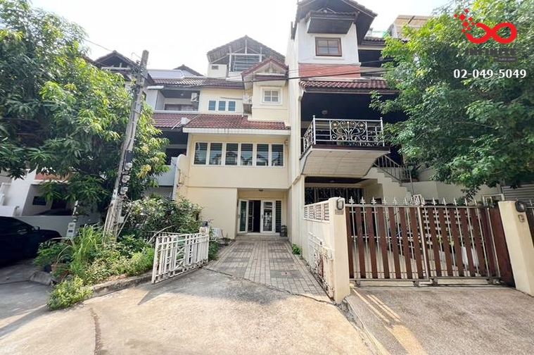4-bed townhouse for sale, 320 sqm, 28 sq wah, Lat Phrao
