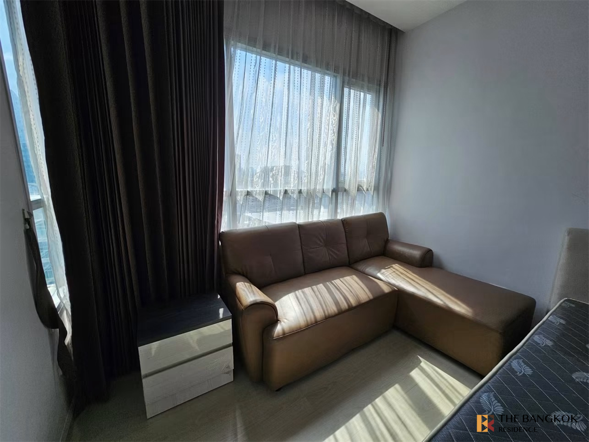 picture Life Ratchadapisek Move-in Ready, Just Bring Your Stuff near MRT Huai Khwang Station - 1/10