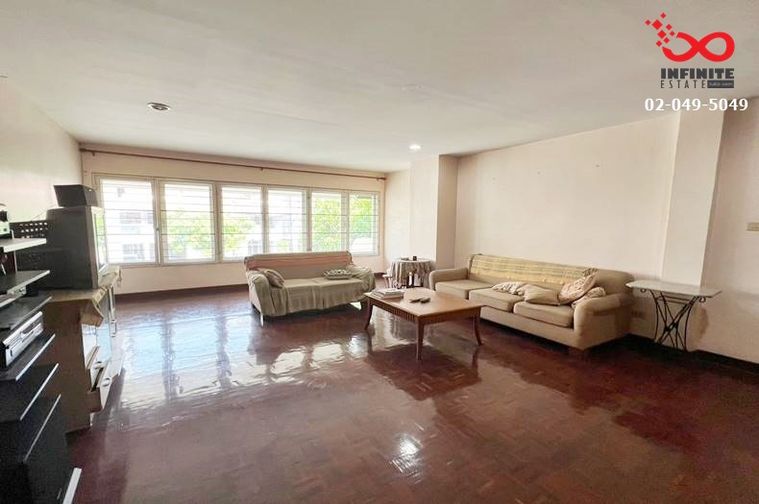 4-bed townhouse for sale, 320 sqm, 28 sq wah, Lat Phrao