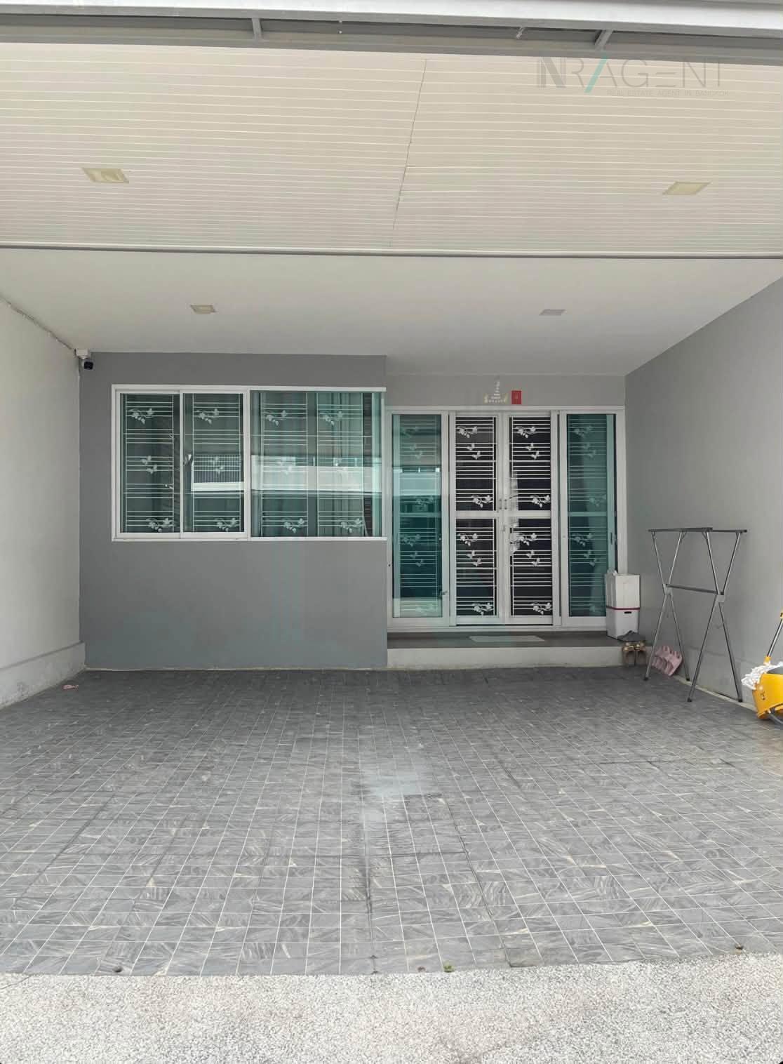 ขายทาวน์โฮม 3 ห้องนอน 110 ตร.ม. 32.6 ตร.ว. เดอะ มิราเคิล พลัส เพชรเกษม 63 โครงการ 2