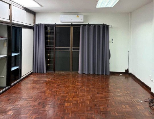 รูป ให้เช่าทาวน์โฮม / Home office 3 ชั้น 5 ระดับ /ทำเลซอยสุขุมวิท 93 / ใกล้ รถไฟฟ้าบางจาก / แอร์ 5 เครื่อง / จดทะเบียนบริษัทได้ - รูปที่ 7/14