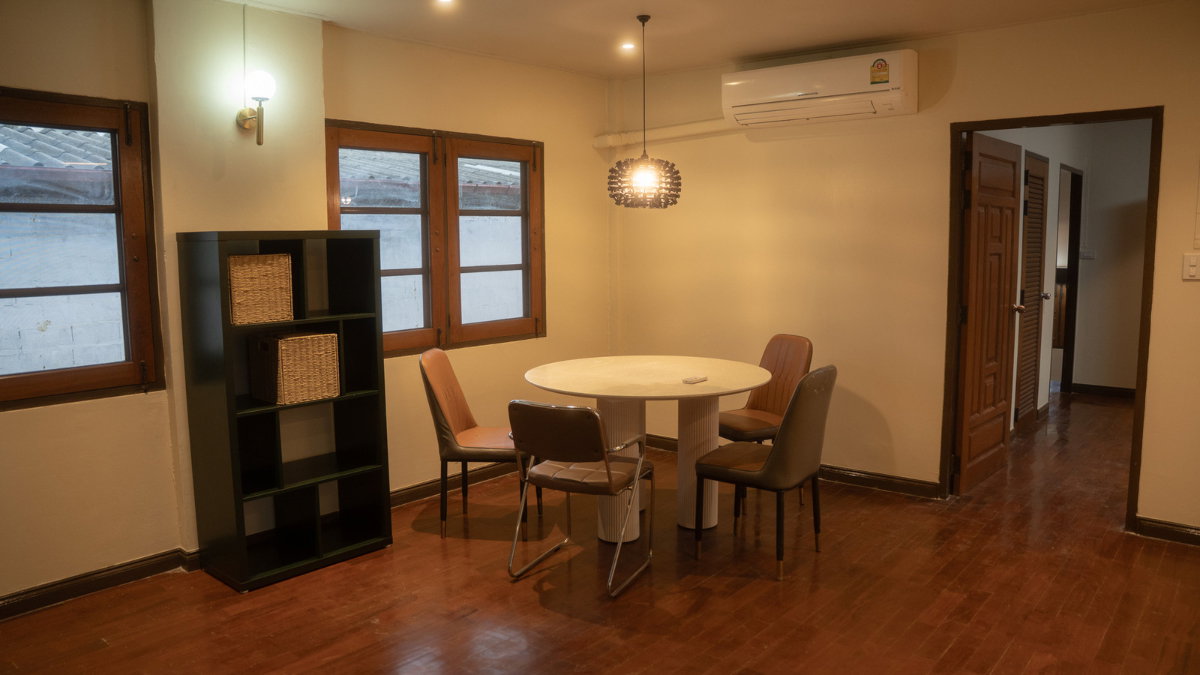 รูป 🏡✨ ให้เช่าบ้านเดี่ยว กลิ่นอาย Classic / Mid-Century |  โชคชัย 4 ซอย 80  - รูปที่ 3/16
