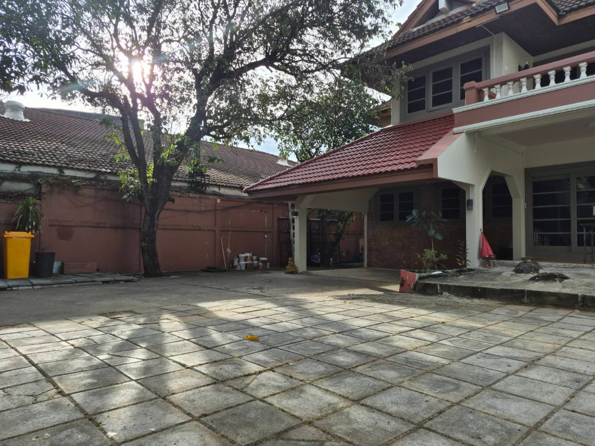 รูป 🏡✨ ให้เช่าบ้านเดี่ยว กลิ่นอาย Classic / Mid-Century |  โชคชัย 4 ซอย 80  - รูปที่ 14/16