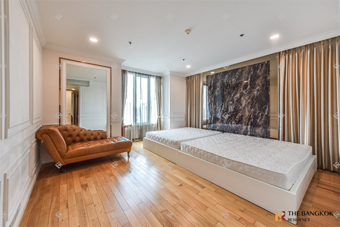 The Empire Place Beautiful Room, Good Condition
