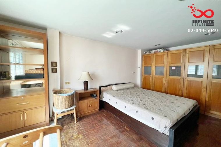 4-bed townhouse for sale, 320 sqm, 28 sq wah, Lat Phrao