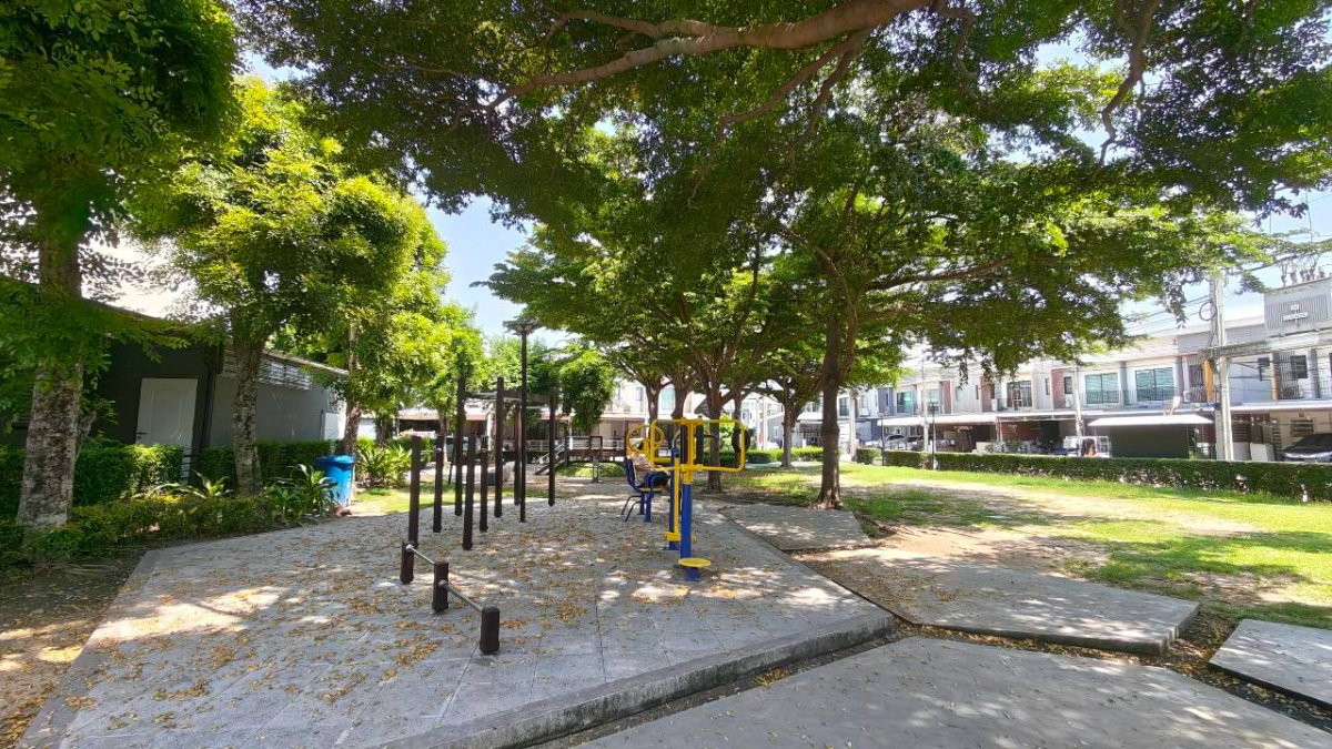 picture Rare Garden-Side Corner Unit! Semi-Detached Feel, Parking for 3 Cars | The Connect 25 Pracha Uthit 27 - 25/38