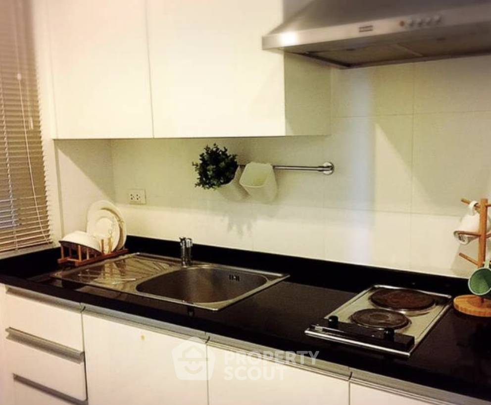 รูป คอนโด 1-ห้องนอน ที่ ริธึ่ม สาทร ใกล้ BTS สะพานตากสิน (ID 2835499) - รูปที่ 2/6