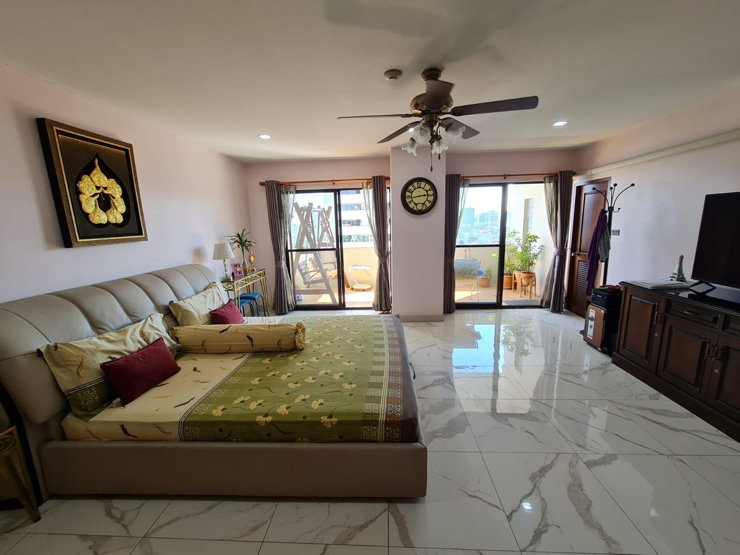 picture Spacious 3-Bedroom Condo 211 Sq.m. | Casa Viva Ekamai 12  - 8/30