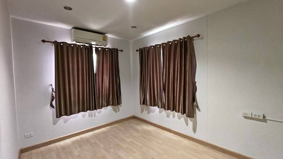 picture Rare Garden-Side Corner Unit! Semi-Detached Feel, Parking for 3 Cars | The Connect 25 Pracha Uthit 27 - 11/38
