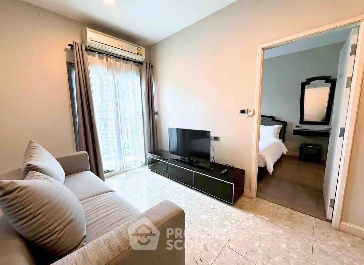 picture 200m To BTS Thong Lor | 1-BR The Crest Sukhumvit 34 (ID 3036408) - 2/3