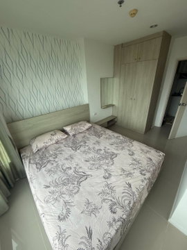 For Rent: Lumpini Park Beach Jomtien Condominium  Building B, 24th Floor, 32 sq.m. High-floor unit with great view. Clean and fully furnished.