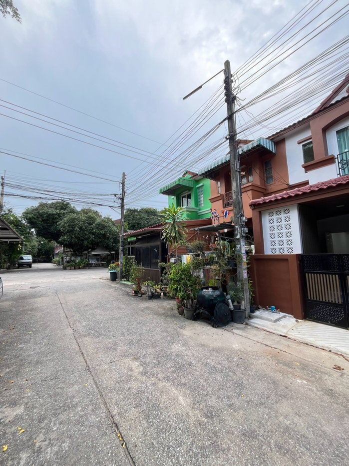 รูป ทาวน์เฮ้าส์ รีโนเวทใหม่ ทำเลดี หมู่บ้าน เคซี.รามอินทรา8 KC 8 ซอยไทยรามัญ ซอย 11 หน้าบ้านติดสวนหย่อมร่มรื่น บรรยากาศดีมาก น้ำไม่ท่วม หน้าบ้านไม่ชนใคร - รูปที่ 37/39