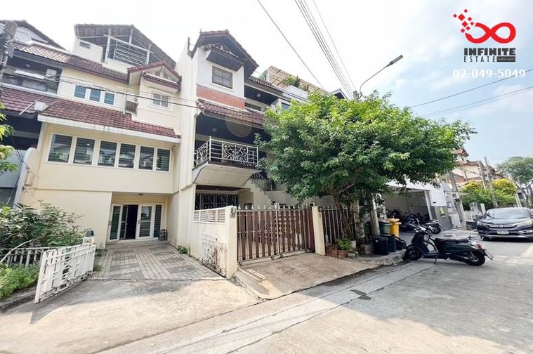 ขายทาวน์โฮม 4 ห้องนอน 320 ตร.ม. 28 ตร.ว. เขตลาดพร้าว