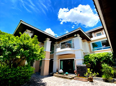 เช่าบ้านเดี่ยว คริสตัล ดีไซน์ เซ็นเตอร์ : 🏡✨ ให้เช่าบ้านเดี่ยว/โฮมออฟฟิศหลังใหญ่ | ประดิษฐ์มนูธรรม 10 (ลาดพร้าว 87) ใกล้ Central EastVille