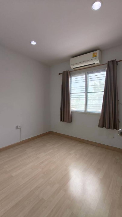 picture Rare Garden-Side Corner Unit! Semi-Detached Feel, Parking for 3 Cars | The Connect 25 Pracha Uthit 27 - 17/38