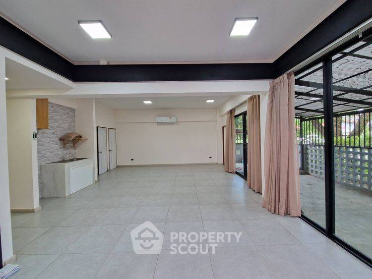 picture 2-BR Townhouse in San Phisuea (ID 3363020) - 2/13