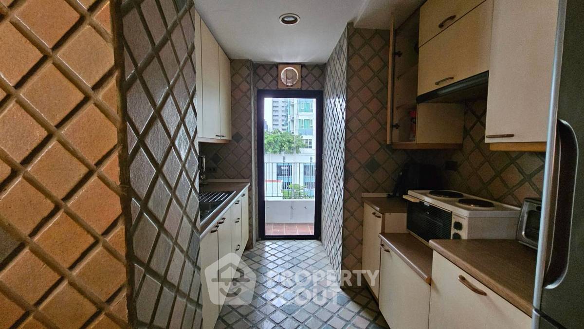 picture 2-BR Condo at Icon 2 Condominium close to Thong Lo (ID 3361220) - 8/10