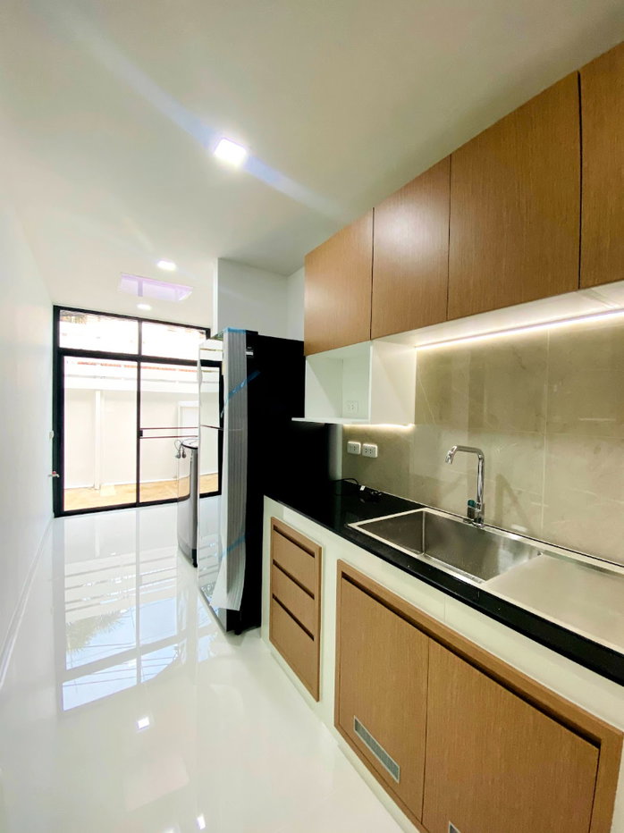 picture Corner Plot House for Sale – Motto Project, Move-in Ready, Near Expressway with Dual Access Points    - 11/22