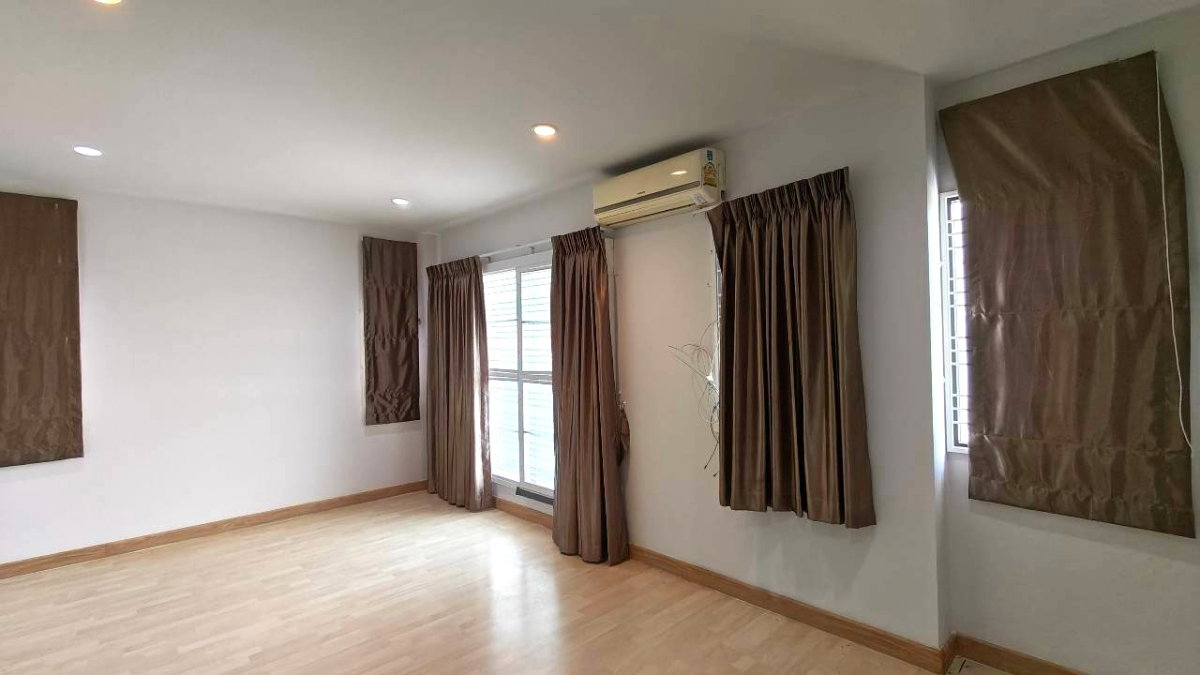 picture Rare Garden-Side Corner Unit! Semi-Detached Feel, Parking for 3 Cars | The Connect 25 Pracha Uthit 27 - 29/38