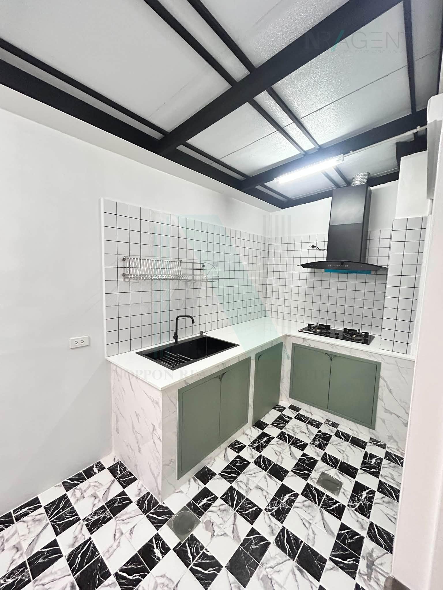 3-bed townhouse for sale, 110 sqm, 18 sq wah, Baan Klang Muang Vibhavadi - Chaengwattana