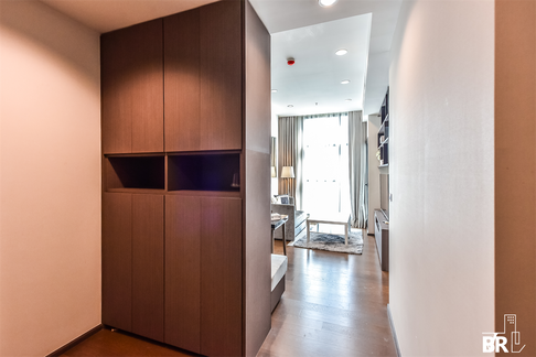 Easy Travel, Fully Utilized Space The Diplomat Sathorn near BTS Surasak