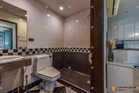 Baan Pathumwan High-potential Location, Not as Expensive as You Think near BTS Phaya Thai