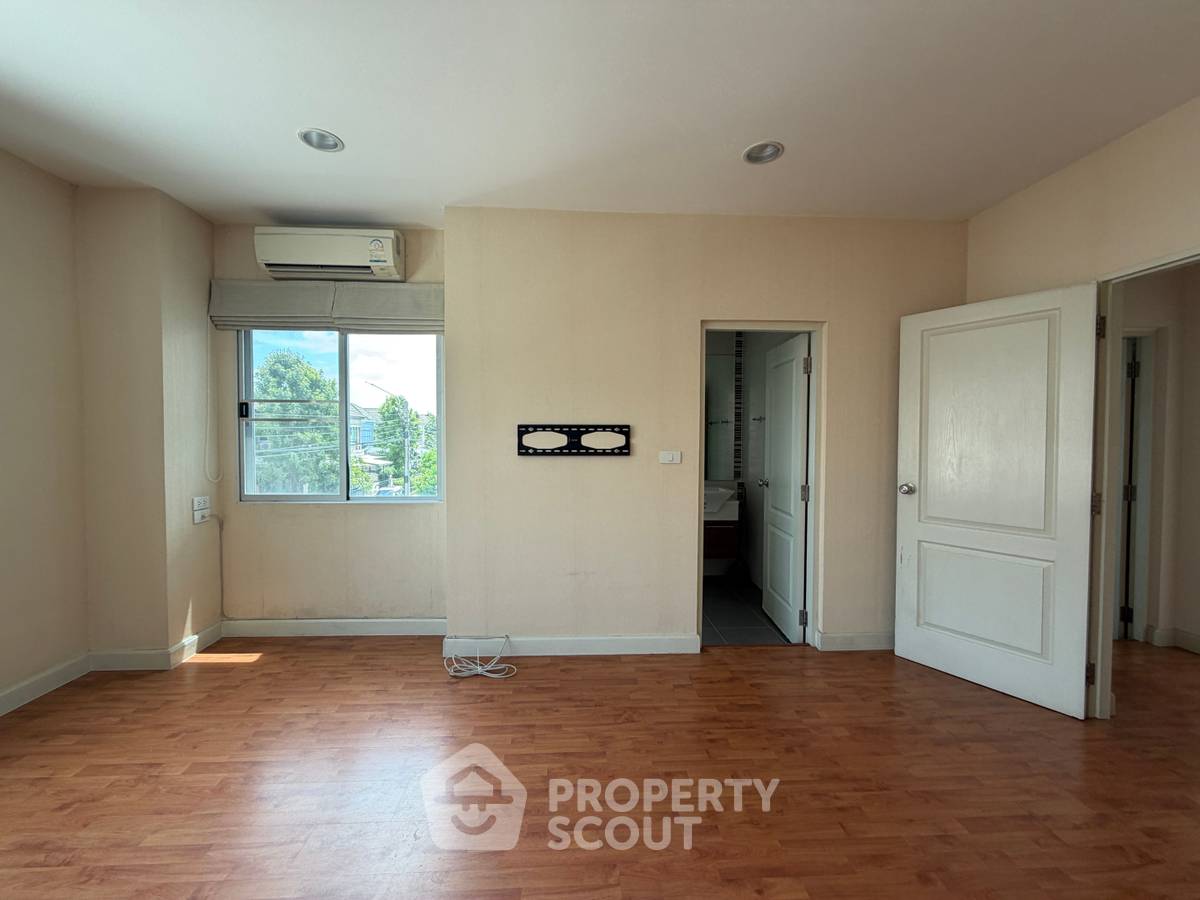 picture 4-BR House For Sale, Life Bangkok Boulevard-Ramintra (142 Sqm) (ID 1931559) - 10/29