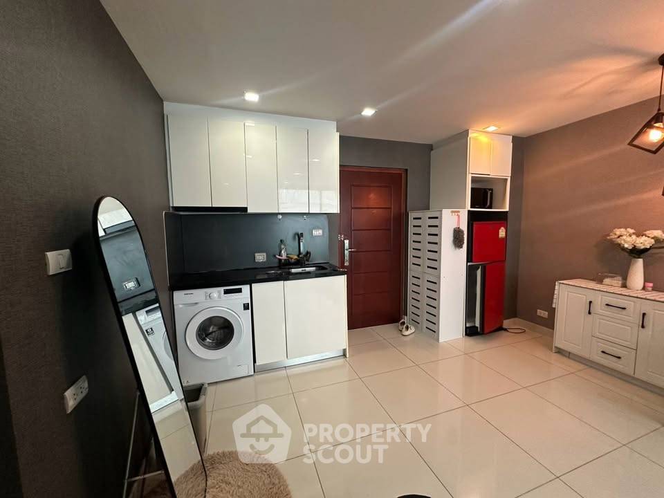 picture 1-BR Condo at Park Royal 3 Condominium close to Phratamnak (ID 3362477) - 12/29