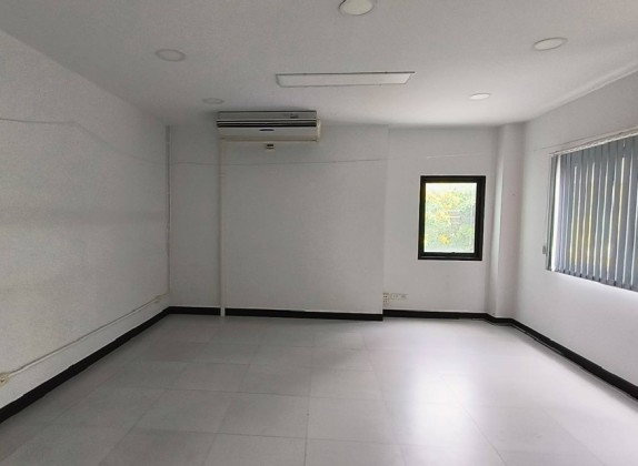รูป ให้เช่าอาคารสำนักงาน 3 ชั้น  ทำเล ริมถนนวิภาวดี-รังสิต ใกล้เซียร์รังสิต / พื้นที่จอดรถ 15 คัน / แอร์ทั้งอาคาร / เหมาะเป็นสำนักงาน จดบริษัทได้ - รูปที่ 5/15