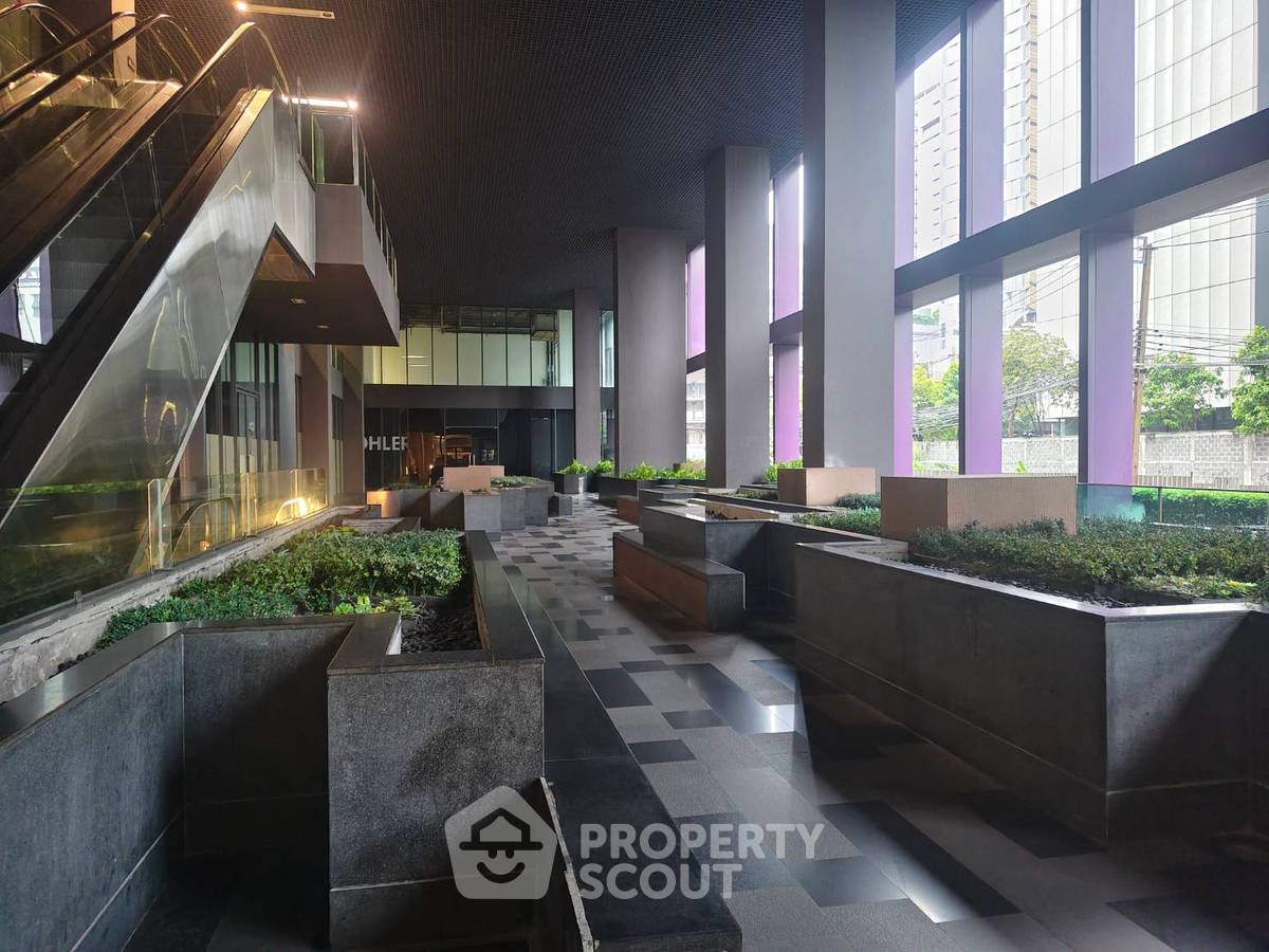 picture Studio Condo at Noble Remix near BTS Thong Lor (ID 3363418) - 1/7