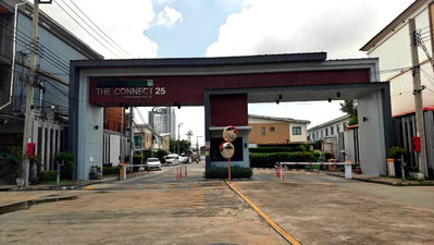Townhouses for sale Bangkok : Special Corner Townhome Next to the Garden | The Connect 25 Pracha Uthit 27