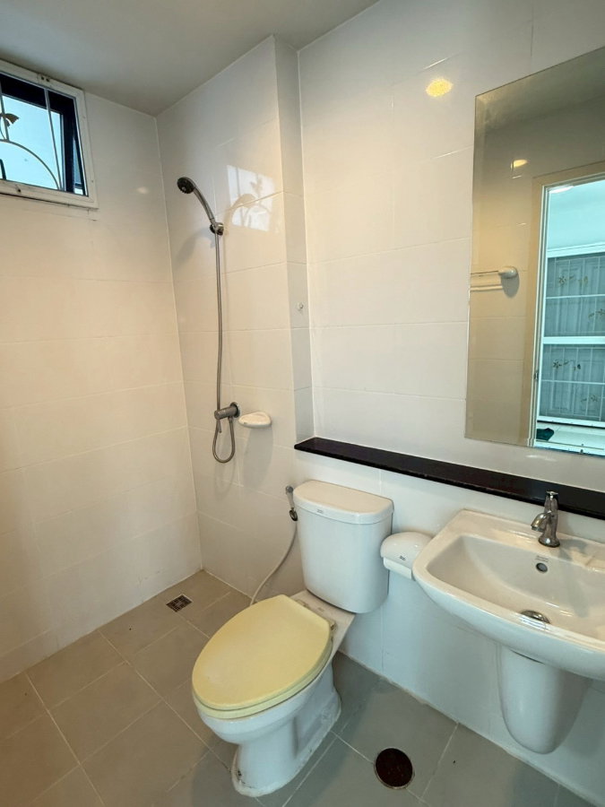 รูป 🏡 ปล่อยเช่าบ้านแฝดสไตล์โมเดิร์น ทำเลดี พร้อมอยู่ ใกล้รถไฟฟ้า! โครงการอารียา โคโม่ วงแหวน-รามอินทรา | - รูปที่ 14/16