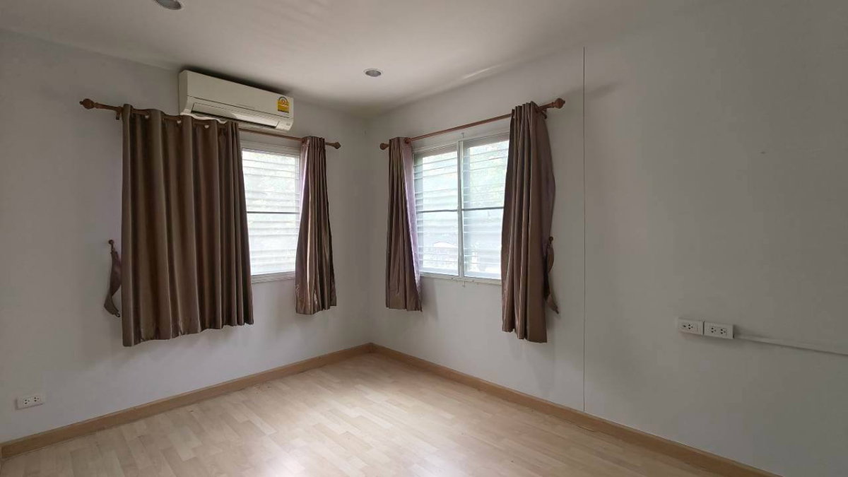 picture Rare Garden-Side Corner Unit! Semi-Detached Feel, Parking for 3 Cars | The Connect 25 Pracha Uthit 27 - 16/38