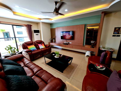 Condos for rent : Spacious 3-Bedroom Condo 211 Sq.m. | Casa Viva Ekamai 12 