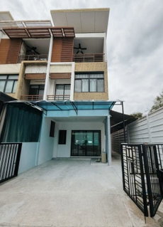 รูปภาพ For Rent: Corner-unit 3-story townhome at Sixnature Watcharaphon (3 bedrooms, 3 bathrooms, 25 sq. wah).