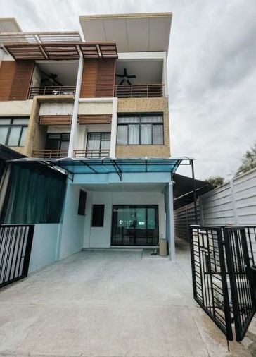 ให้เช่าทาวน์โฮม 3 ห้องนอน 25 ตร.ว. ซิกเนเจอร์ วัชรพล