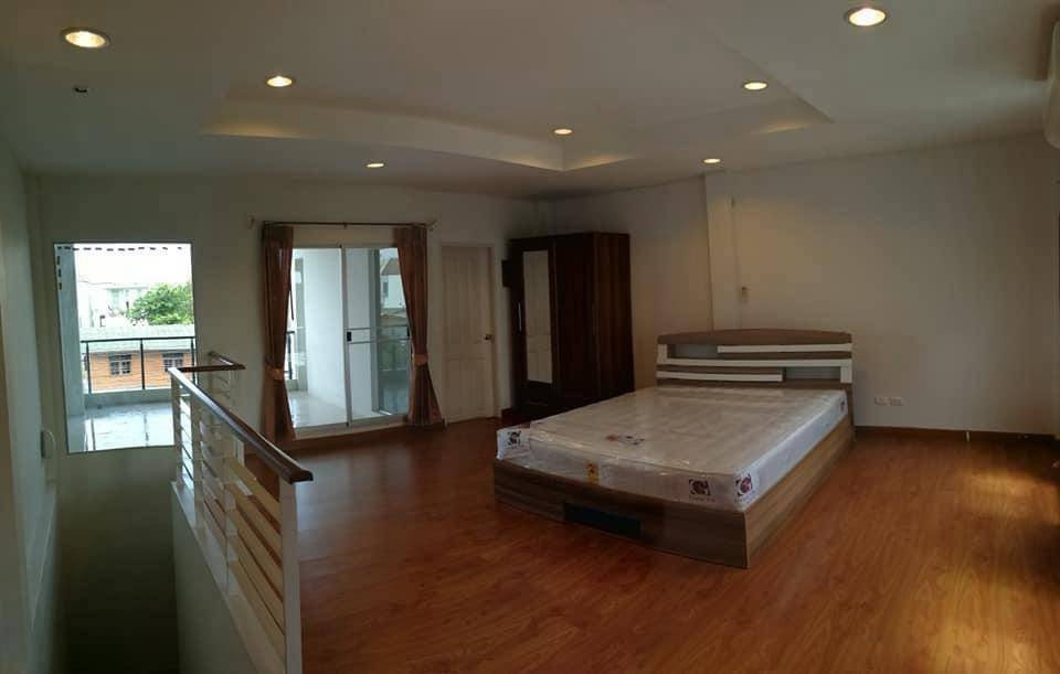 รูป บ้านว่าง มาใหม่ !!   ให้เช่า ทาวน์โฮม บ้านกลางเมือง สาทร-ตากสิน 1 หลังมุม หน้าบ้านไม่ชนใคร ส่วนตัวมากกก  ขาเข้าสาทร ใกล้BTSวุฒากาศ เพียง 200 เมตร - รูปที่ 13/15