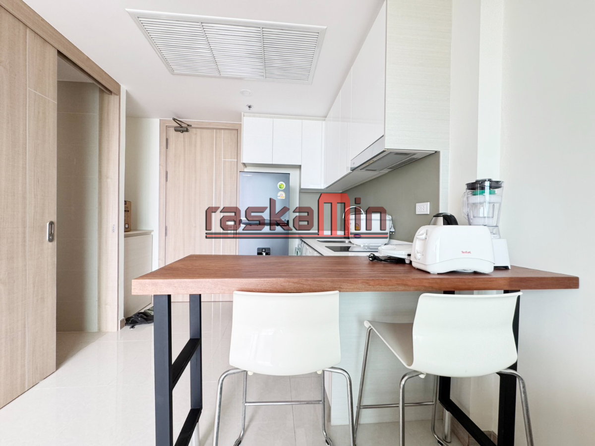 picture High-Floor 1-Bedroom Condo for Rent at The Riviera Jomtien - 2/18