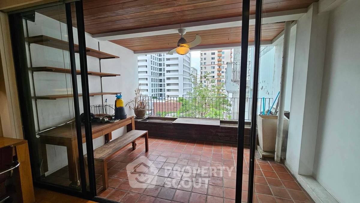 picture 2-BR Condo at Icon 2 Condominium close to Thong Lo (ID 3361220) - 4/10