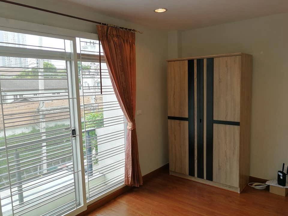 รูป บ้านว่าง มาใหม่ !!   ให้เช่า ทาวน์โฮม บ้านกลางเมือง สาทร-ตากสิน 1 หลังมุม หน้าบ้านไม่ชนใคร ส่วนตัวมากกก  ขาเข้าสาทร ใกล้BTSวุฒากาศ เพียง 200 เมตร - รูปที่ 11/15