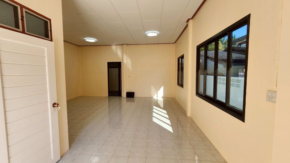 รูป 95639 - ขายบ้านชั้นเดียวหลังมุมเพิ่งรีโนเวทใหม่ อำเภอเมืองเพชรบุรี - รูปที่ 8/12