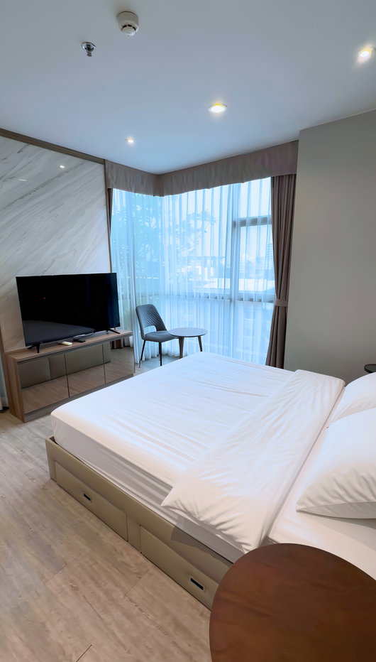 รูป 🚨ดีลสุดคุ้ม!🚨 RHYTHM Ekkamai 2 ห้องนอน 70 ตร.ม. เพียง 9.9 ล้านบาท! 💰แค่ 141,000 บ./ตร.ม. คุ้มมากในย่านนี้! 🔥ห้ามพลาด! - รูปที่ 7/14