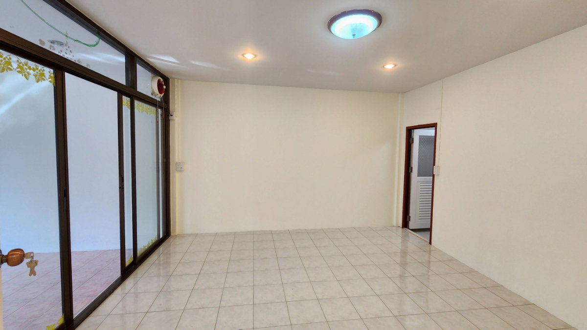 รูป 95639 - ขายบ้านชั้นเดียวหลังมุมเพิ่งรีโนเวทใหม่ อำเภอเมืองเพชรบุรี - รูปที่ 5/12