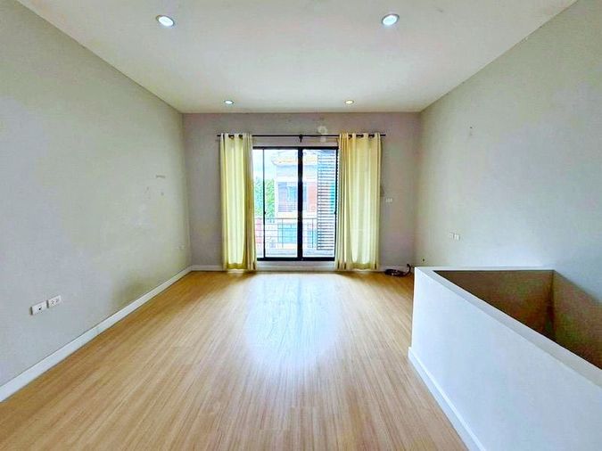 4-bed townhouse for rent, 300 sqm, 25 sq wah, Bang Khen
