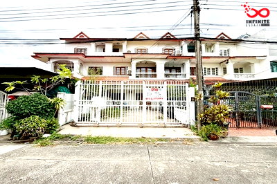 ทาวน์โฮม กรุงเทพมหานคร : ขายทาวน์เฮาส์ 3 ชั้น ลาดพร้าว 80 วังทองหลาง 39 ตร.ว. ใกล้ MRT สายสีเหลือง