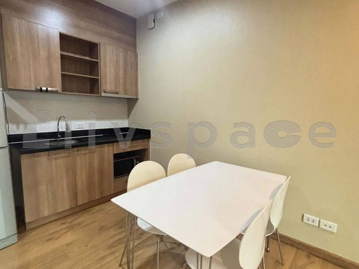 รูป ▚ L0JCCDツ ให้เช่า Hive Sathorn 1Bed 49ตร.ม. ห้องใหญ่ รีโนเวทใหม่ ทิศไม่ร้อน เฟอร์ครบ ติด BTS กรุงธนบุรี 0 เมตร✨ - รูปที่ 4/9